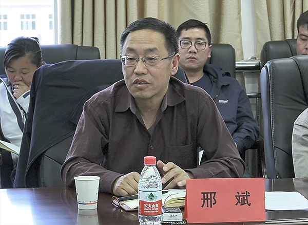 国家铁路局兰州监督管理局局长邢斌对管段内设备质量进行点评并对维护