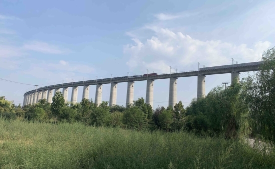 新闻中心 下属单位动态河津讯(石新茂)9月3日,四公司承建的浩吉铁路